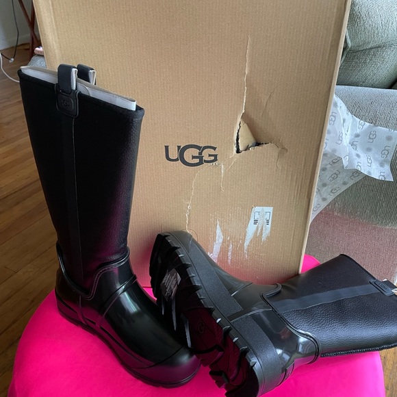 Women’s black Uggs rain boots brand new - Picture 2 of 4
